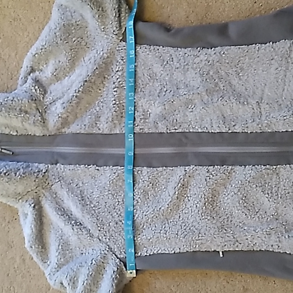 Women's Gray The North Face Fuzzy Jacket, Size S - Picture 3 of 7